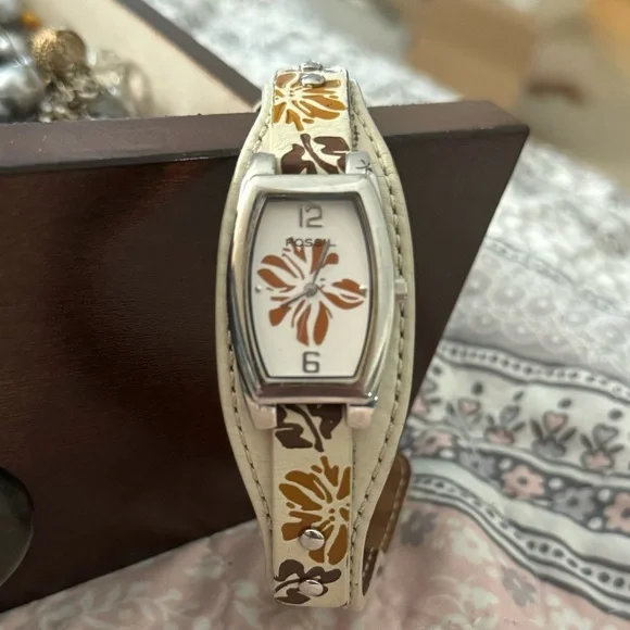 Fossil Watch - leather floral strap - Picture 1 of 4